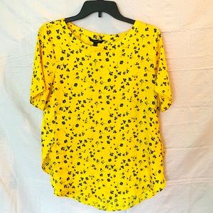 BANANA REPUBLIC | Yellow Shirt with Flowers Size: S